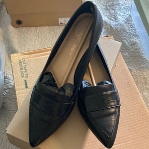 Clarks Black Alaina Loafer. Leather. Size 8. Excellent like new condition.